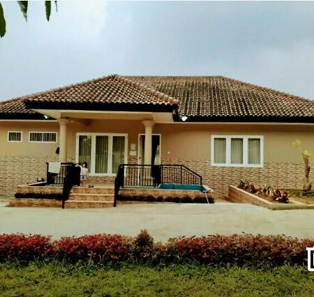 Villa Nusantara Богор Екстериор снимка